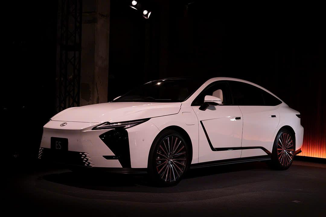 lexus-es-the-he-moi-2026