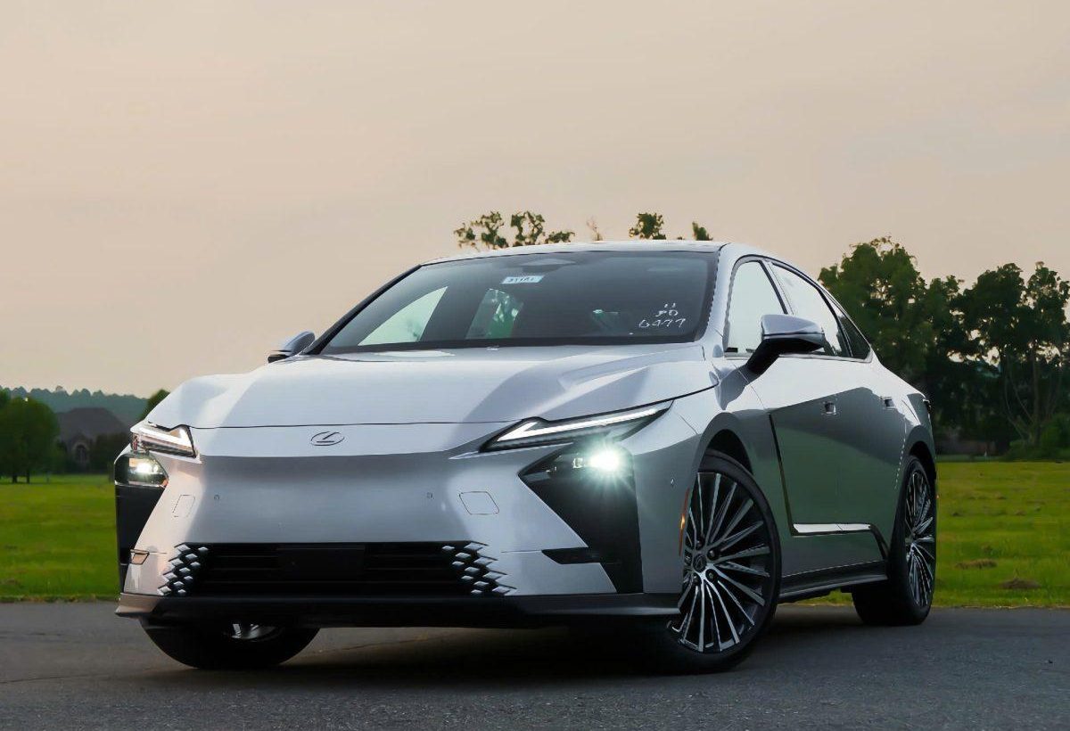 Lexus ES 350h 2026 Có Gì Mới? Những Thay Đổi Đáng Chú Ý 15 Lexus ES 350h 2026 Có Gì Mới? Những Thay Đổi Đáng Chú Ý Lexus ES 350h 2026 thế hệ mới tại Việt Nam