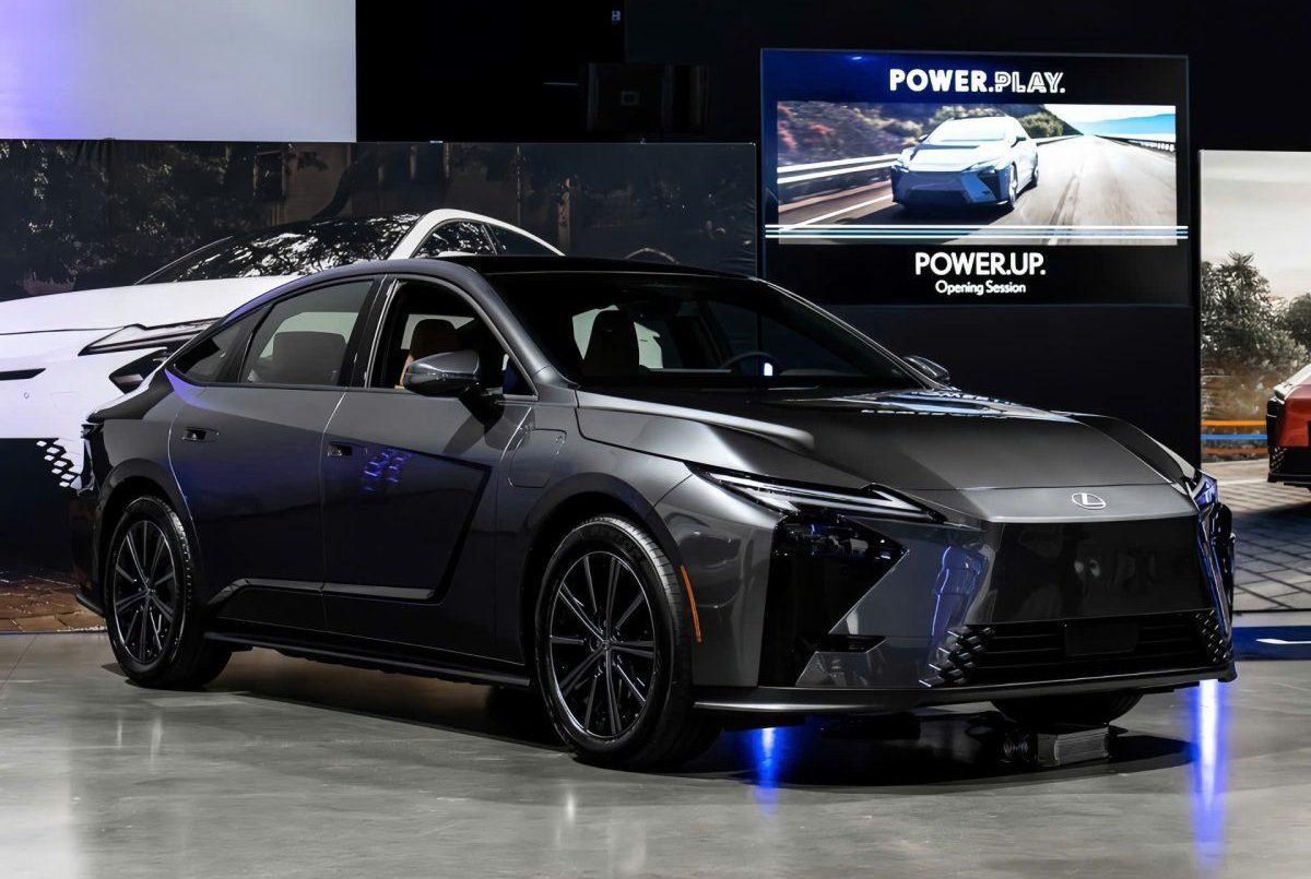 Lexus ES 350h 2026 Có Gì Mới? Những Thay Đổi Đáng Chú Ý 13 Lexus ES 350h 2026 Có Gì Mới? Những Thay Đổi Đáng Chú Ý Lexus ES 350h 2026 có gì mới