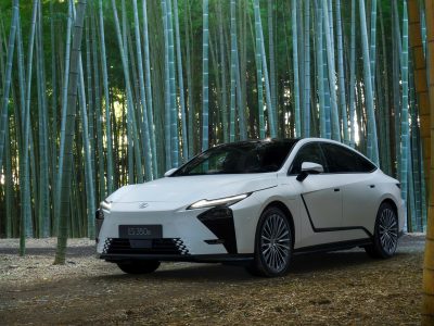 Lexus ES 350h 2026 có cần sạc không