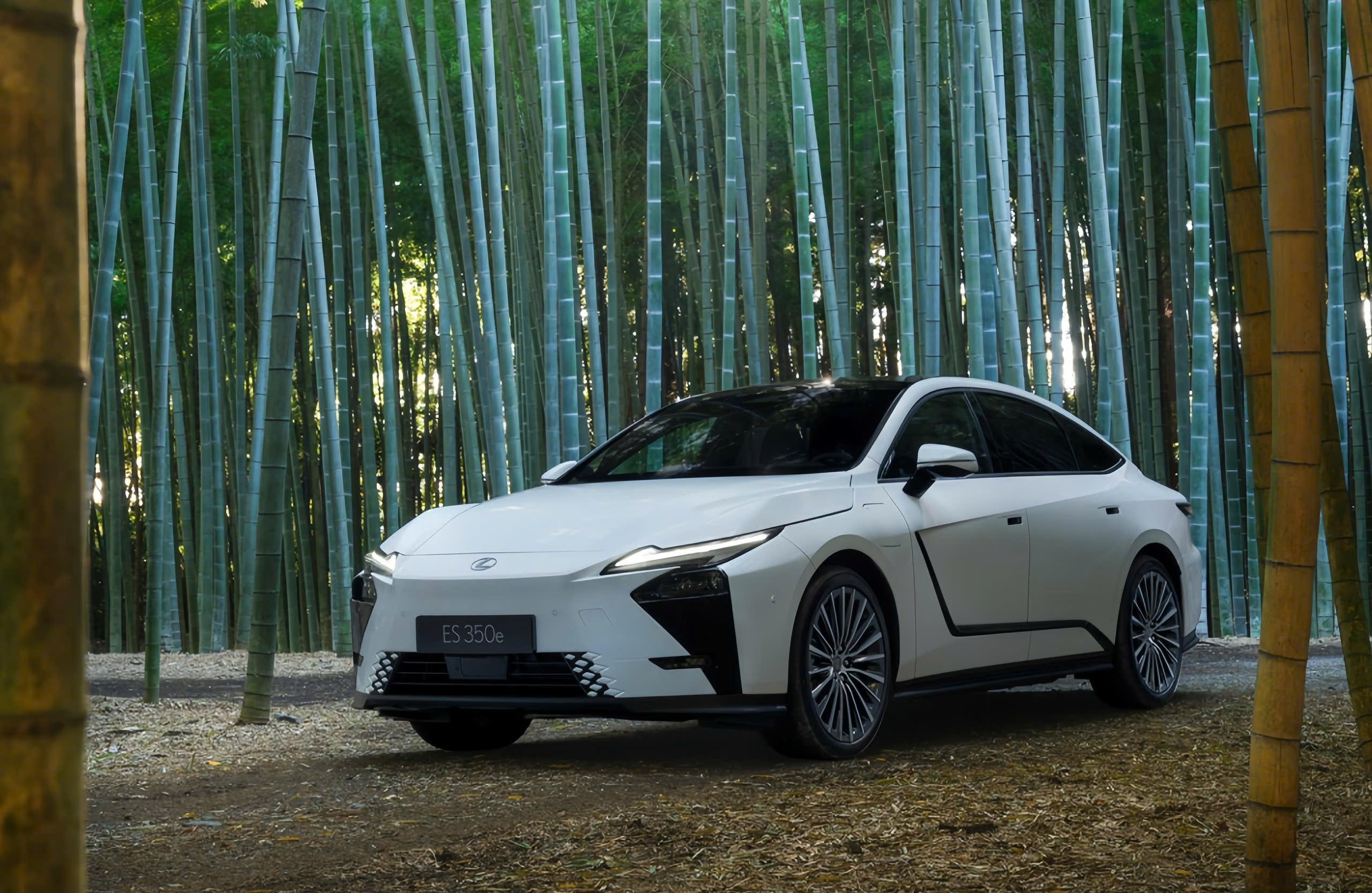Lexus ES 350h 2026 có cần sạc không