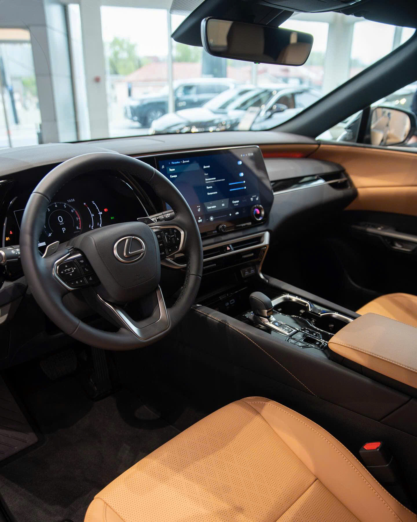 Khoang lái Lexus RX 350h Premium