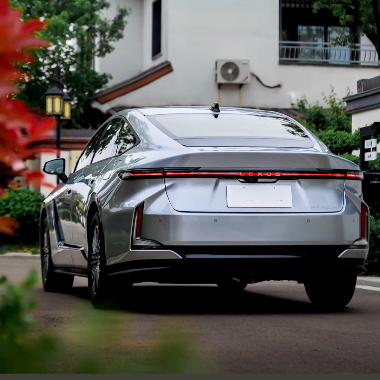 Lexus ES 350h 2026 hay RX 350h - ngoại thất ES 350h
