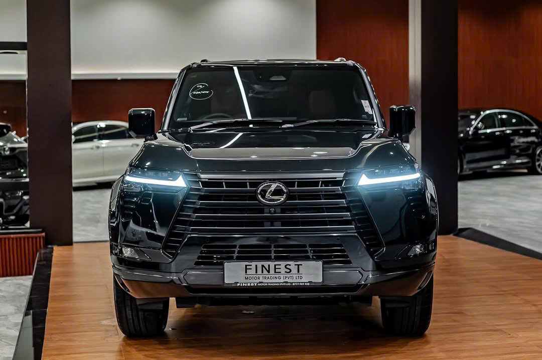 Thiết kế đầu xe Lexus GX 550 2026 màu đen