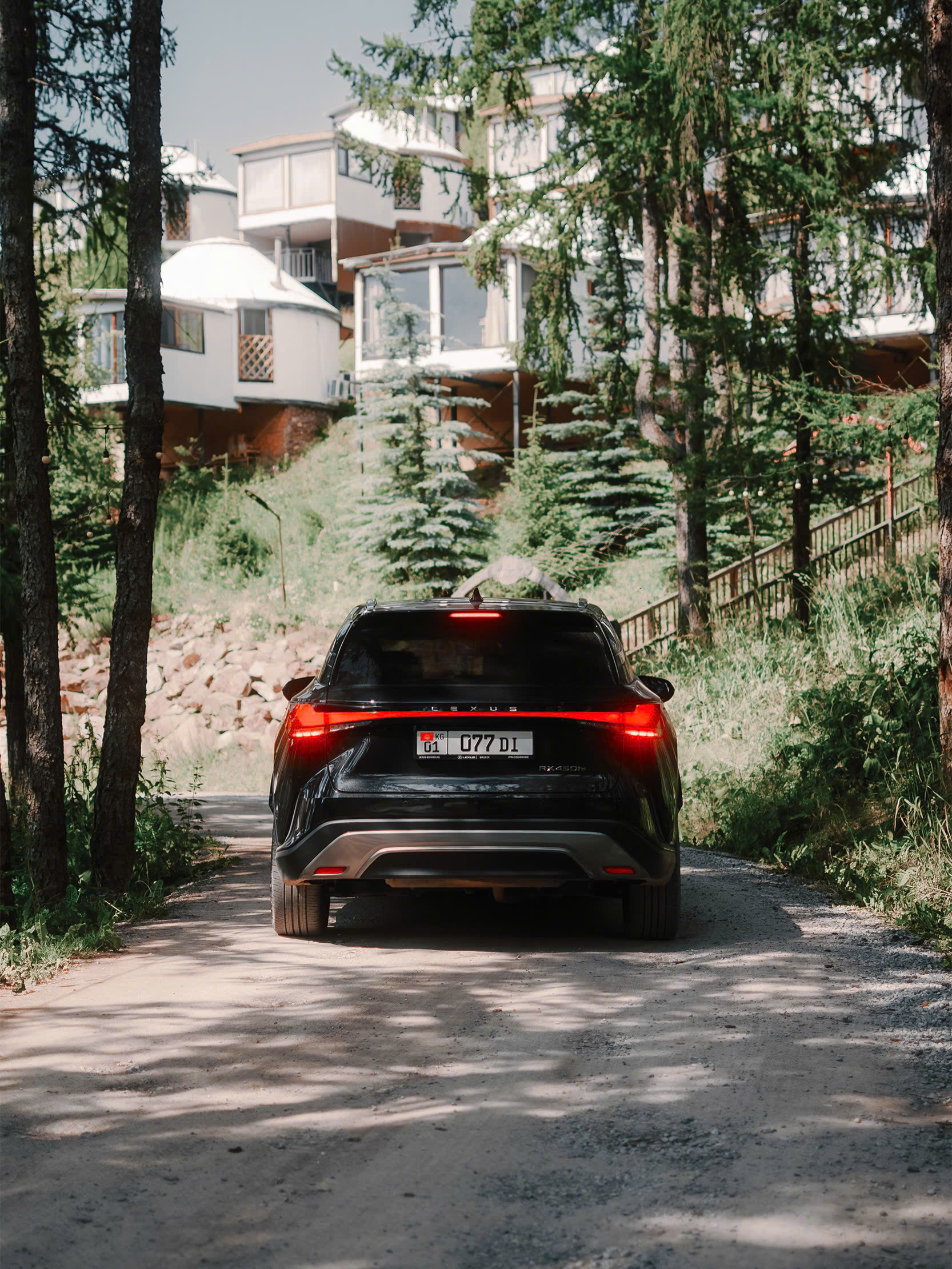 Đuôi xe Lexus RX 350h cho gia đình