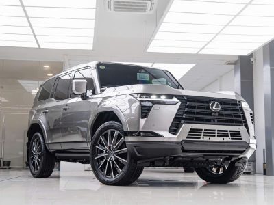 Lexus GX 550 2026 đi phố - SUV 7 chỗ màu bạc