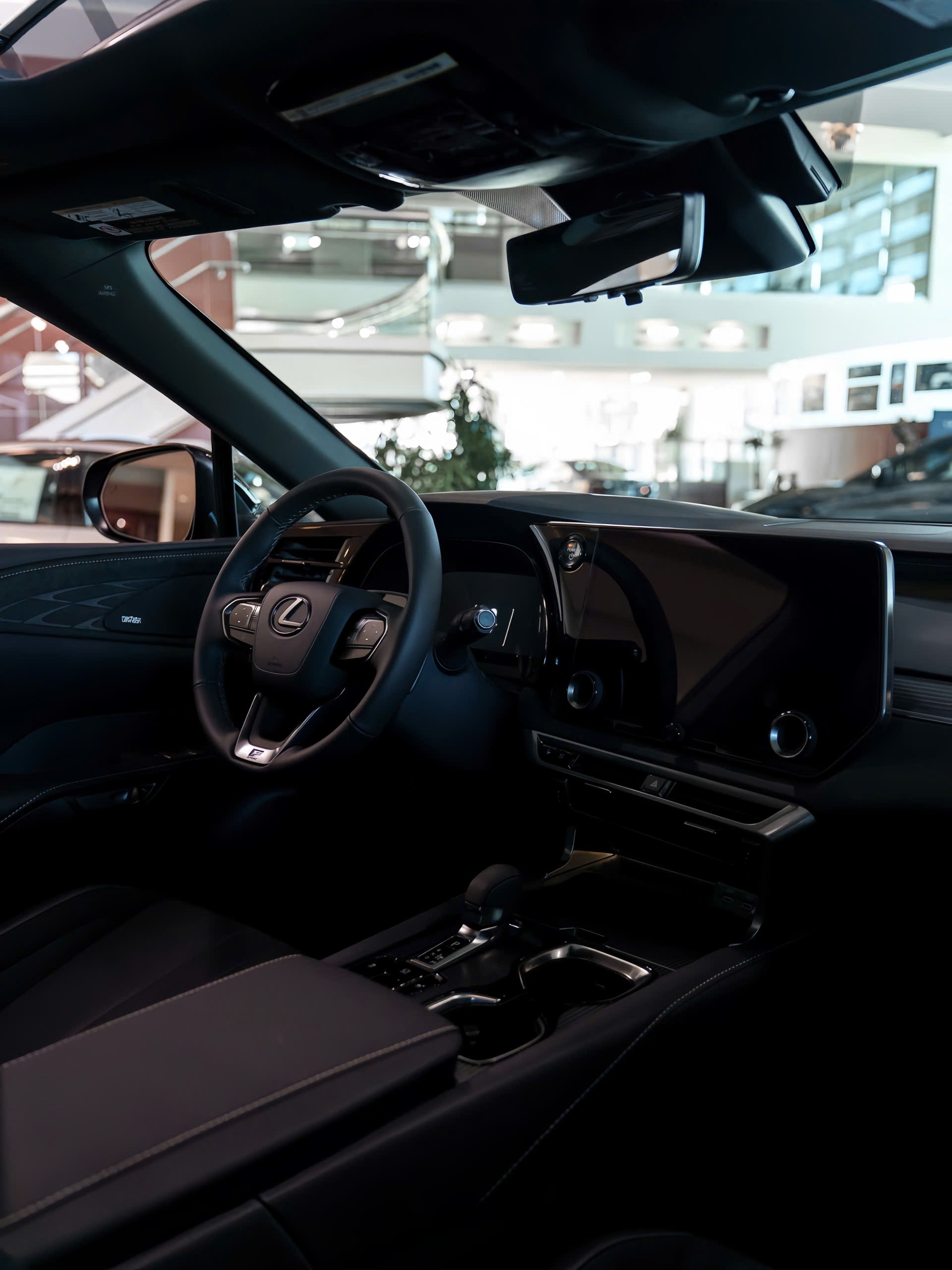 Khoang lái Lexus RX 500h với hệ thống DIRECT4
