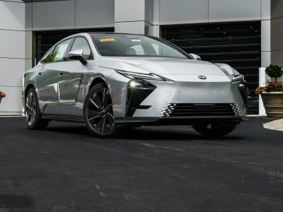 Lexus ES 500e 2026 đi hằng ngày - ngoại thất thực tế