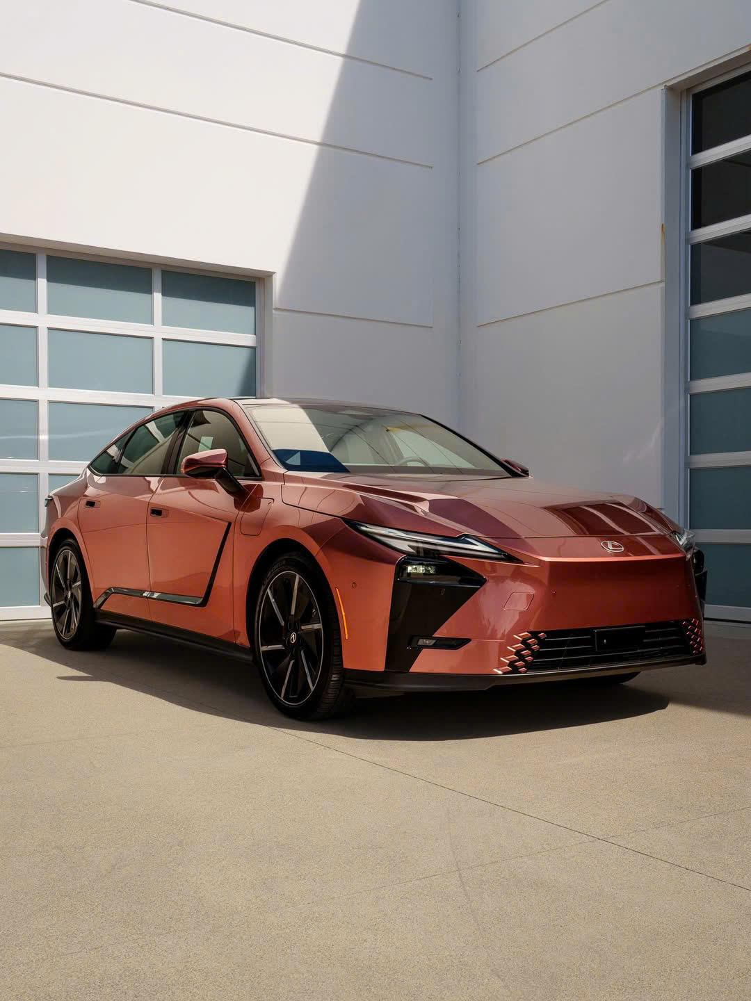 Lexus ES 500e 2026 sạc bao lâu - ngoại thất xe điện