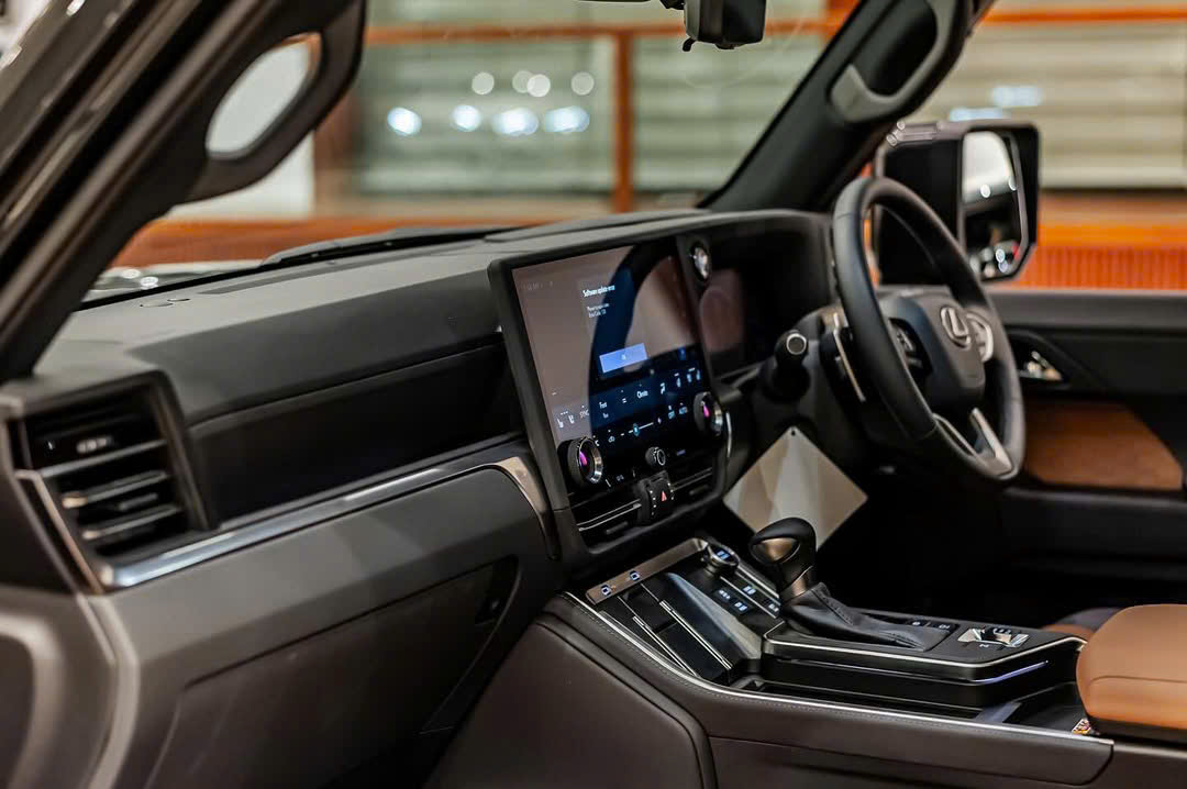 Khoang lái Lexus GX 550 2026 đi đường dài
