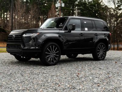 Lexus GX 550 2026 màu đen góc trước 3/4