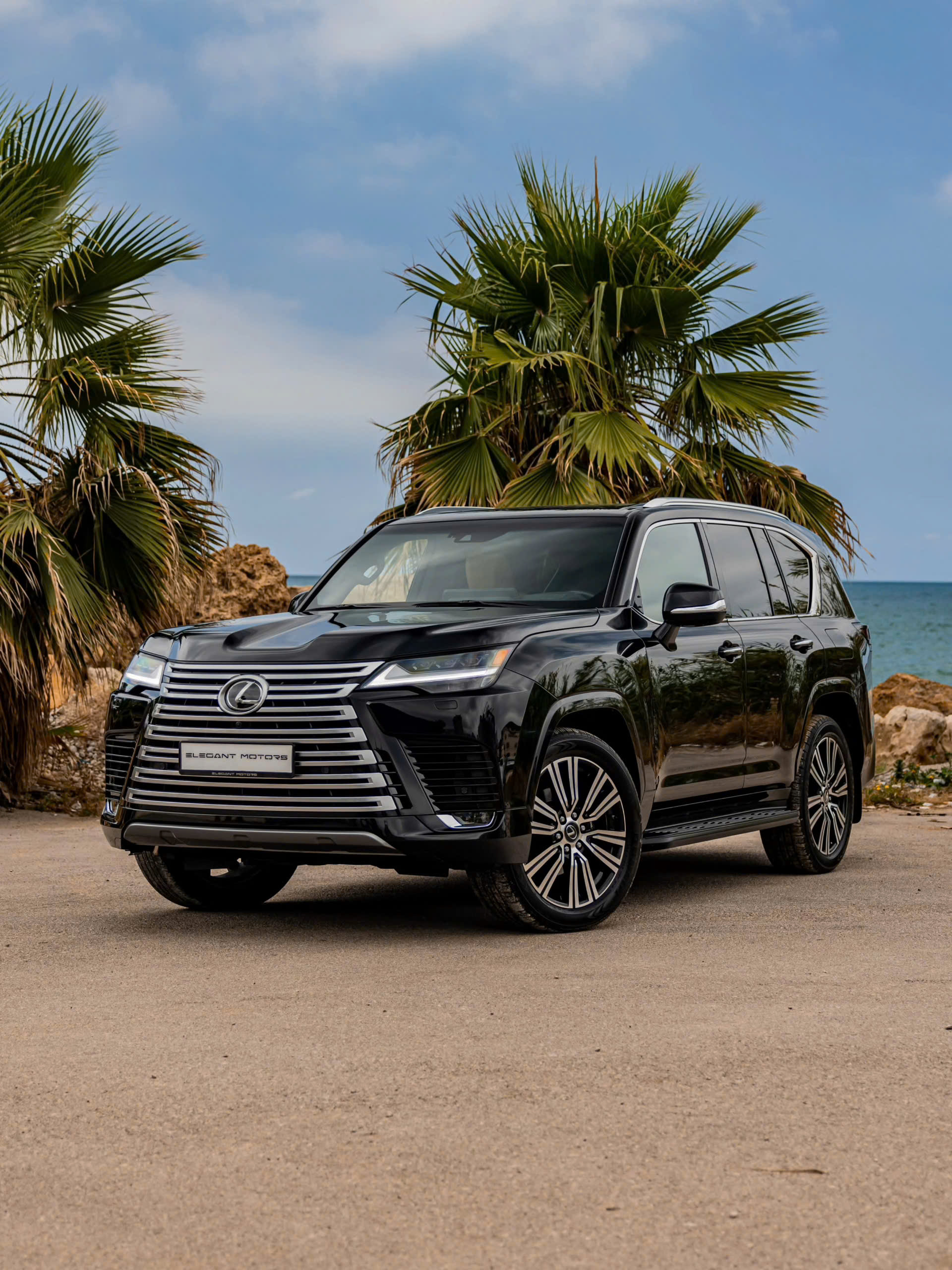 Lexus LX 600 2026 đi đường dài - góc trước