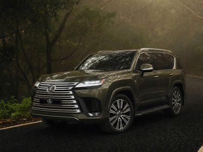 Lexus LX 600 Urban 2026 góc trước xanh rêu