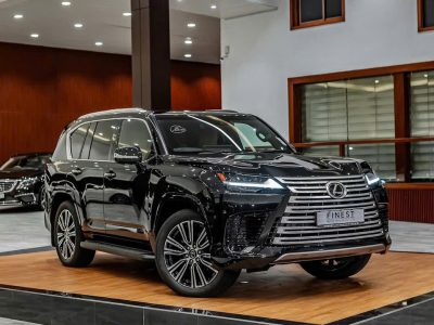 Lexus LX 600 Urban 2026 màu đen góc trước
