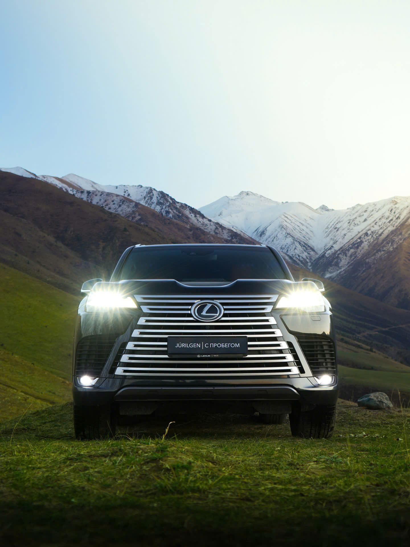 Lexus LX 600 VIP 2026 màu đen chính diện