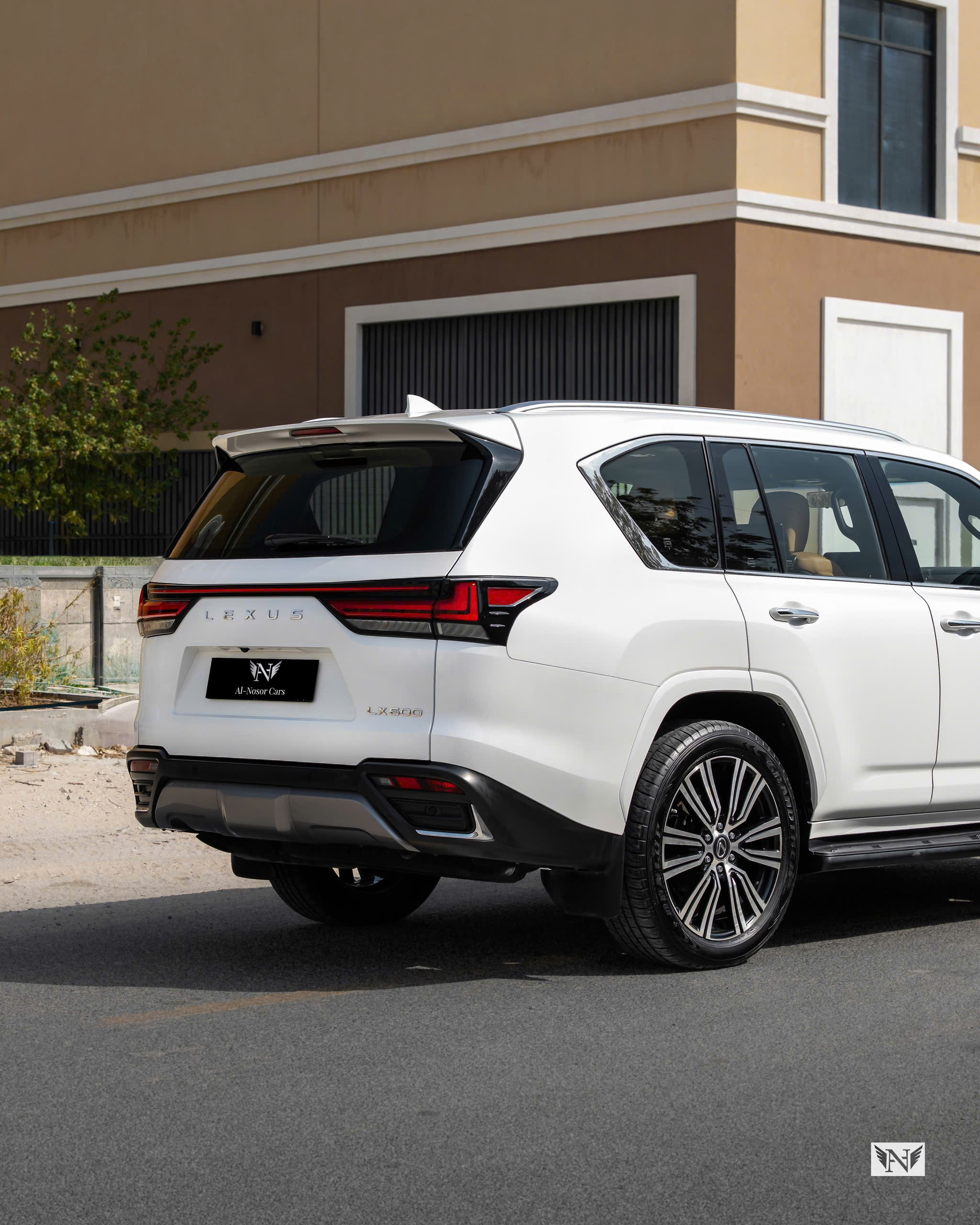 Lexus LX 600 Urban 2026 thiết kế đuôi xe