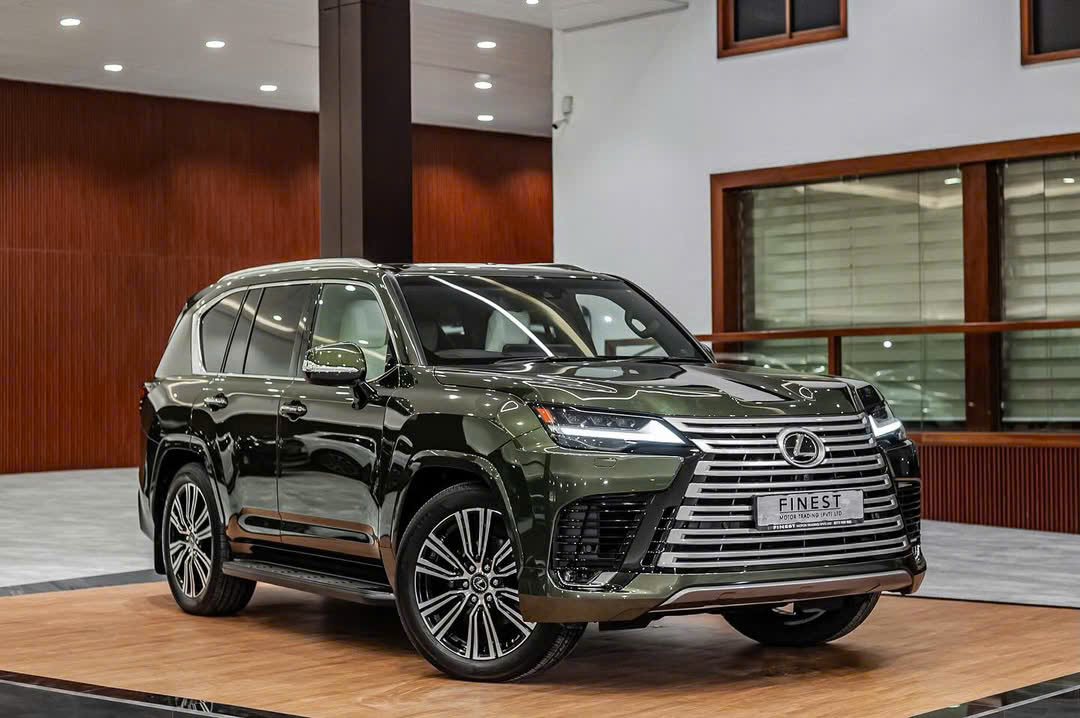 Lexus LX 600 có nâng hạ gầm không - Urban màu xanh rêu