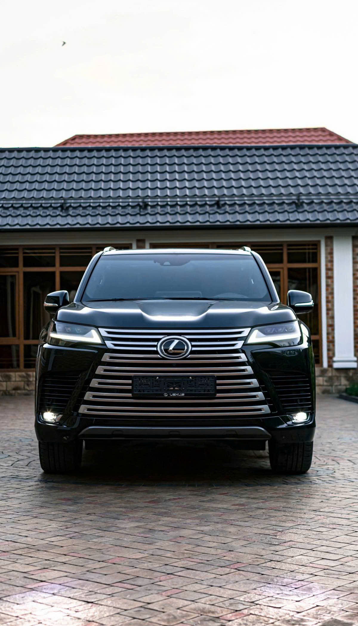 Lexus LX 600 VIP 2026 phù hợp gia đình - chính diện