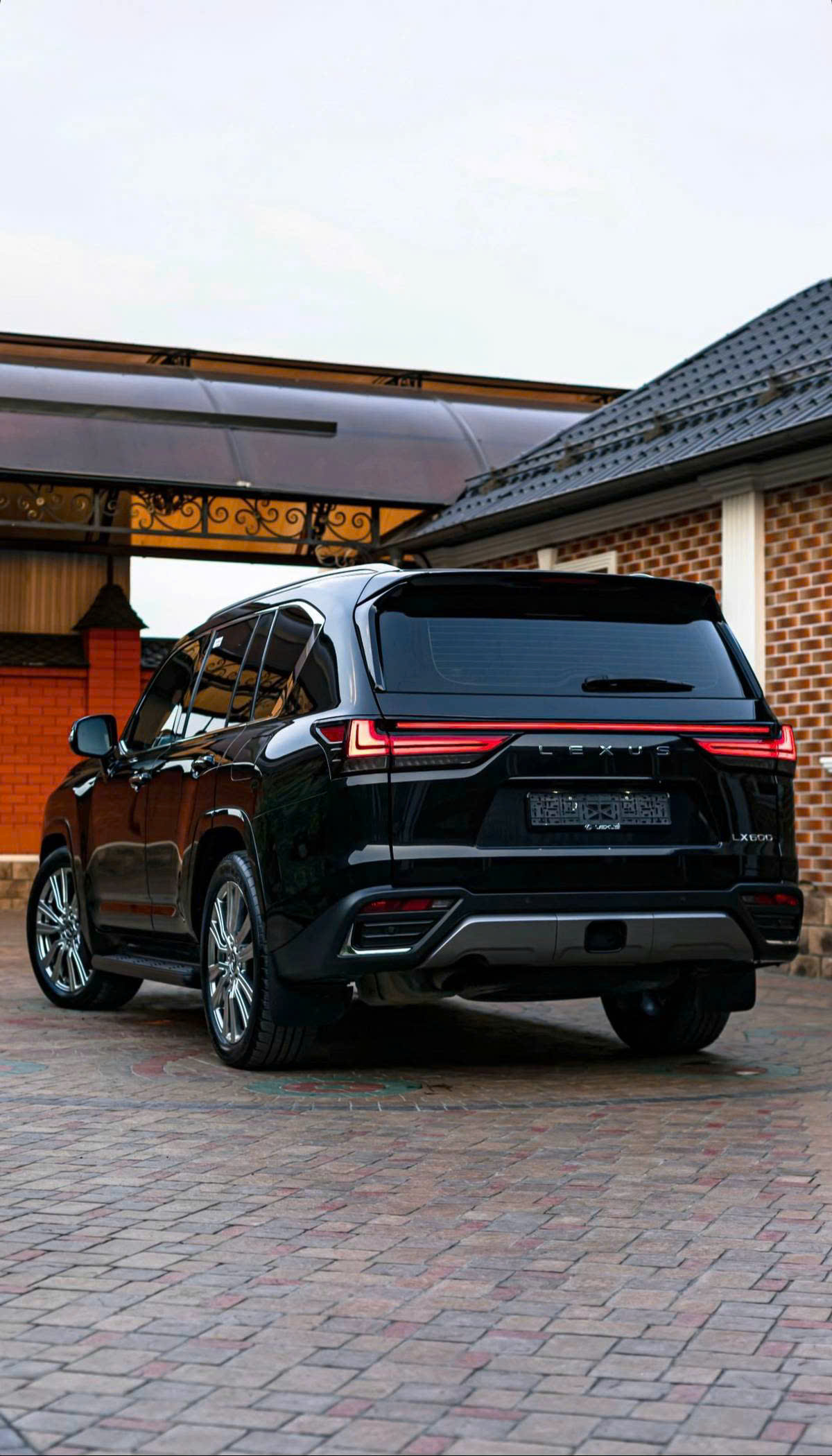 Lexus LX 600 VIP 2026 phù hợp gia đình - góc sau