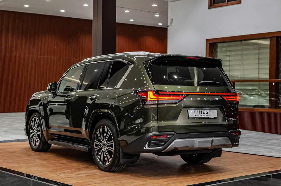 Lexus LX 600 Urban và VIP 2026 khác nhau thế nào - Urban màu xanh