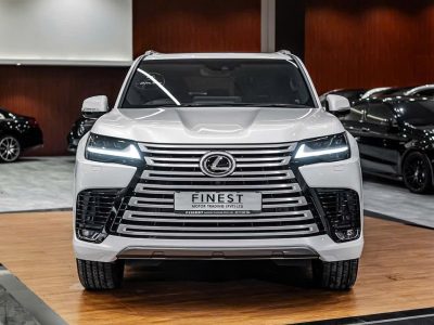 Lexus LX 600 phù hợp với ai - ngoại thất màu trắng
