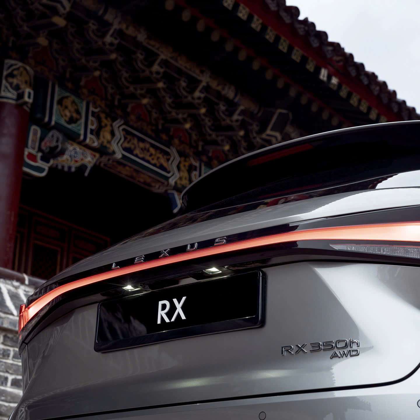 Lexus RX 350h 2026 phù hợp người lớn tuổi - đuôi xe AWD