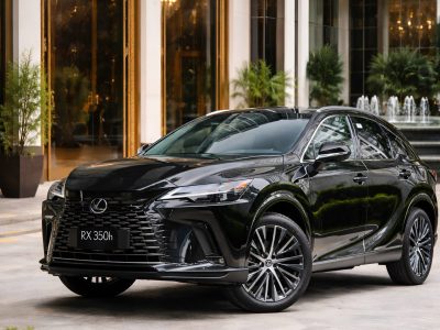Lexus RX 350h 2026 đi đường dài - ngoại thất màu đen