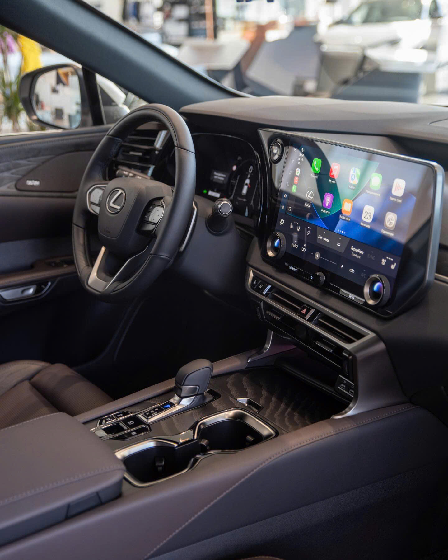 Lexus RX 350h 2026 đi đường dài - vô lăng và khoang lái