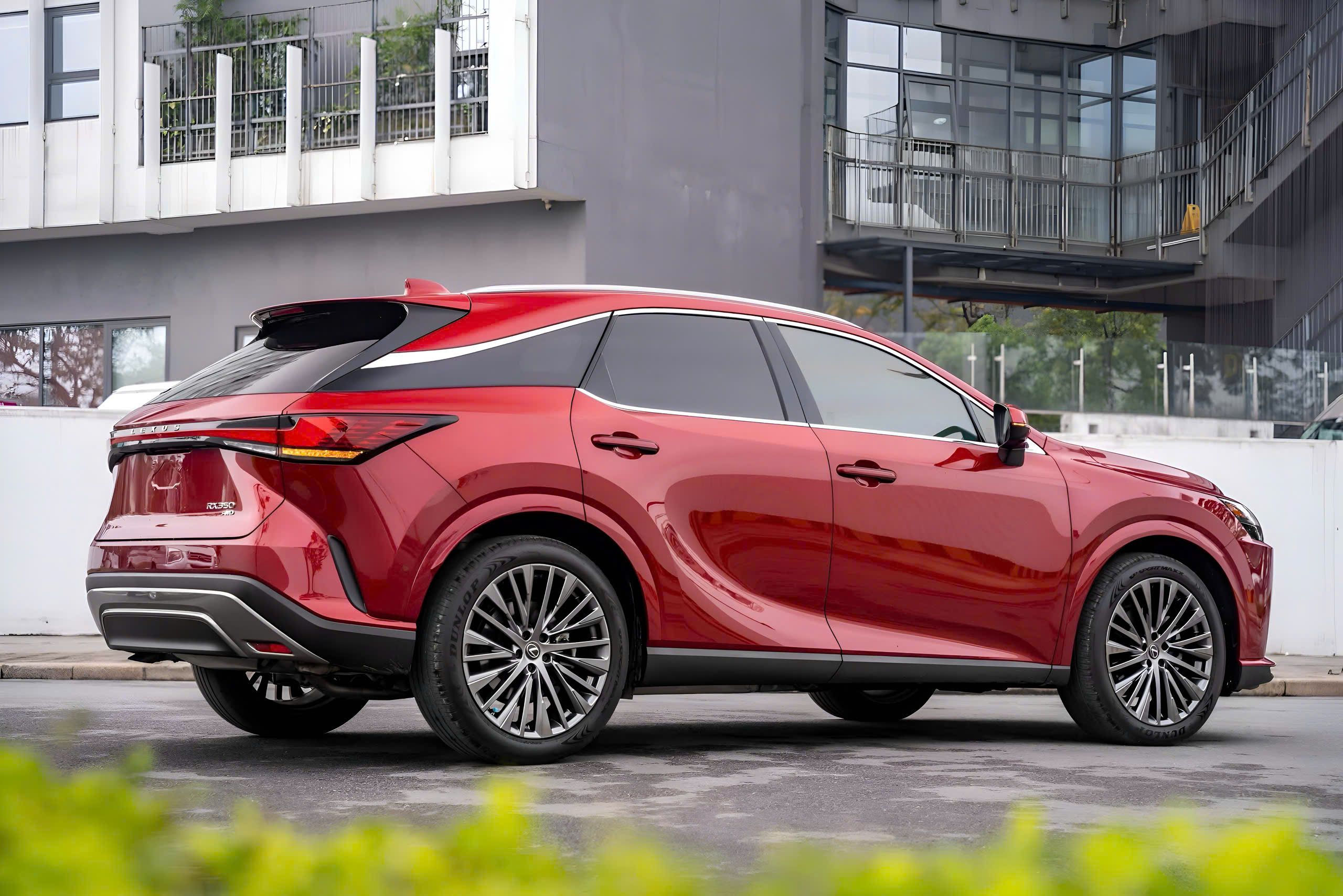 Lexus RX 350h Premium màu đỏ thiết kế thân xe