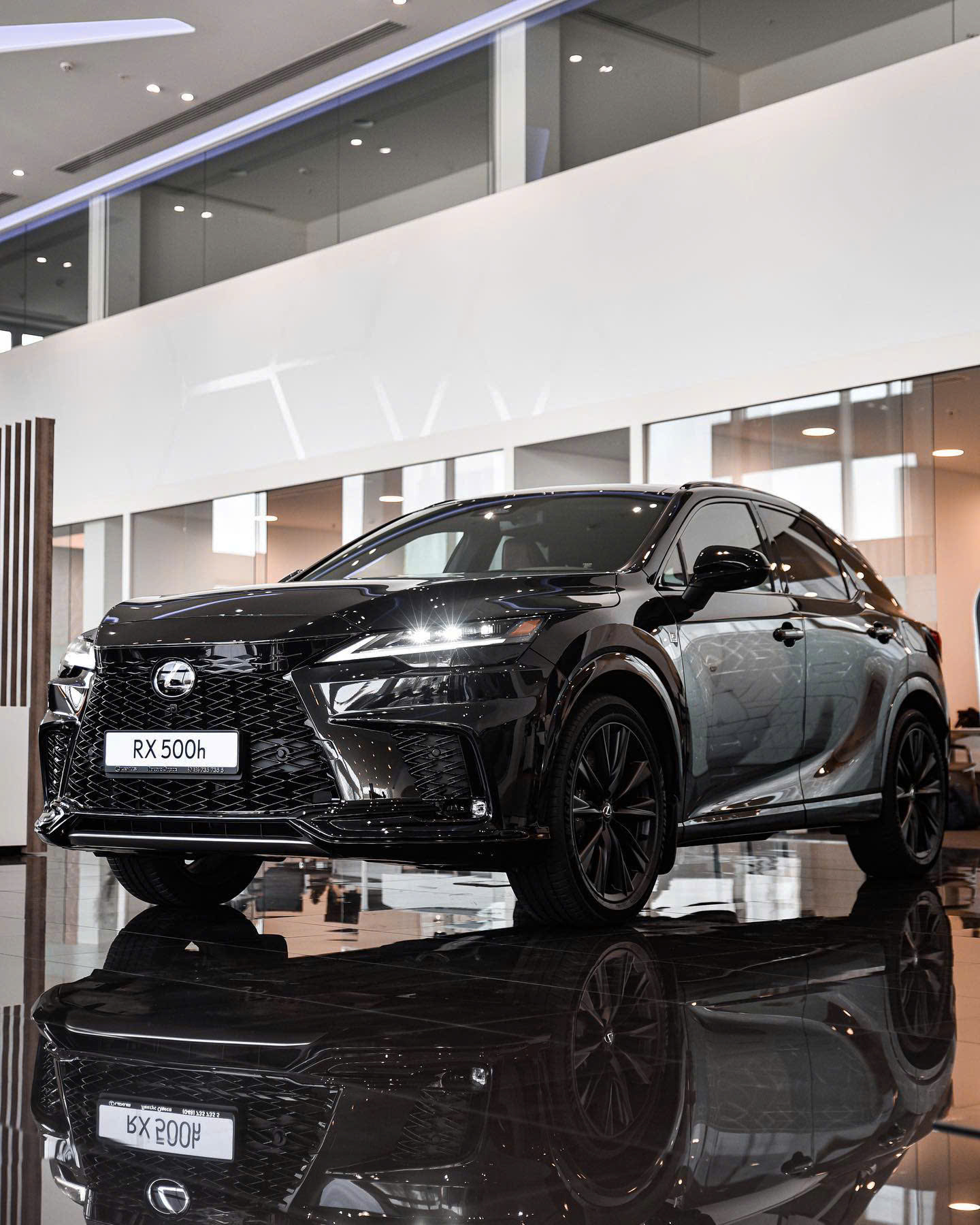 So Sánh Lexus RX 350h và RX 500h 2026: Khác Nhau Ở Đâu? 14 So Sánh Lexus RX 350h và RX 500h 2026: Khác Nhau Ở Đâu? Lexus RX 500h F Sport Performance 2026 góc ba phần tư
