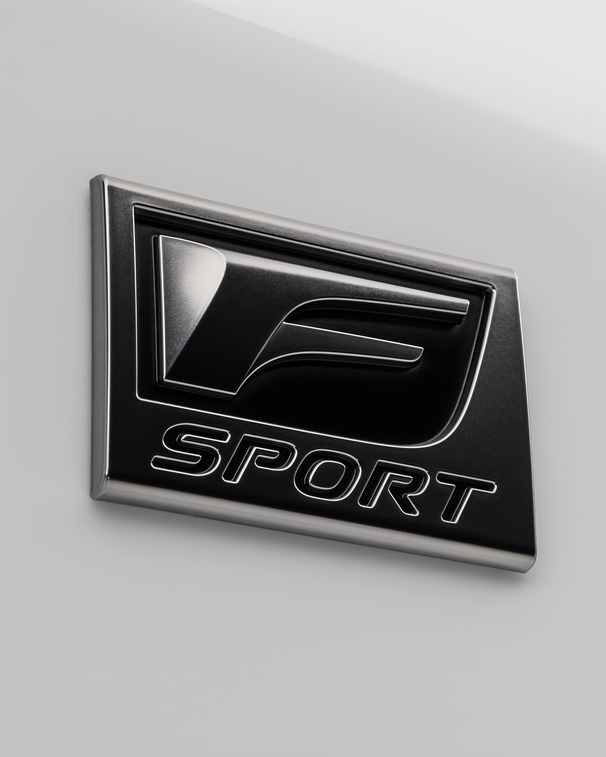 Logo F SPORT trên Lexus RX 500h 2026