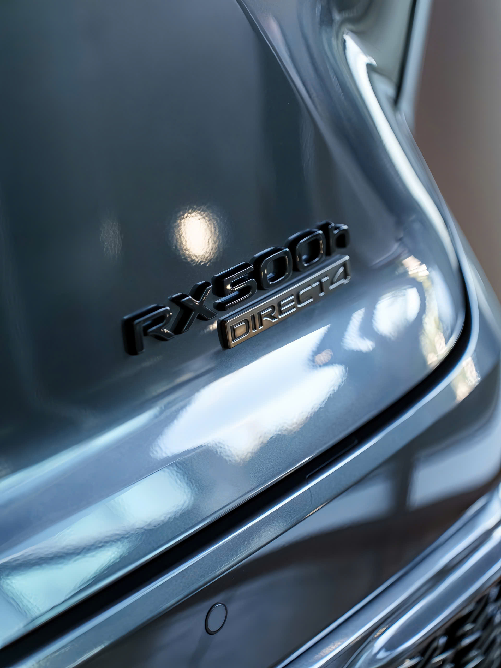 Logo Lexus RX 500h DIRECT4 trên đuôi xe