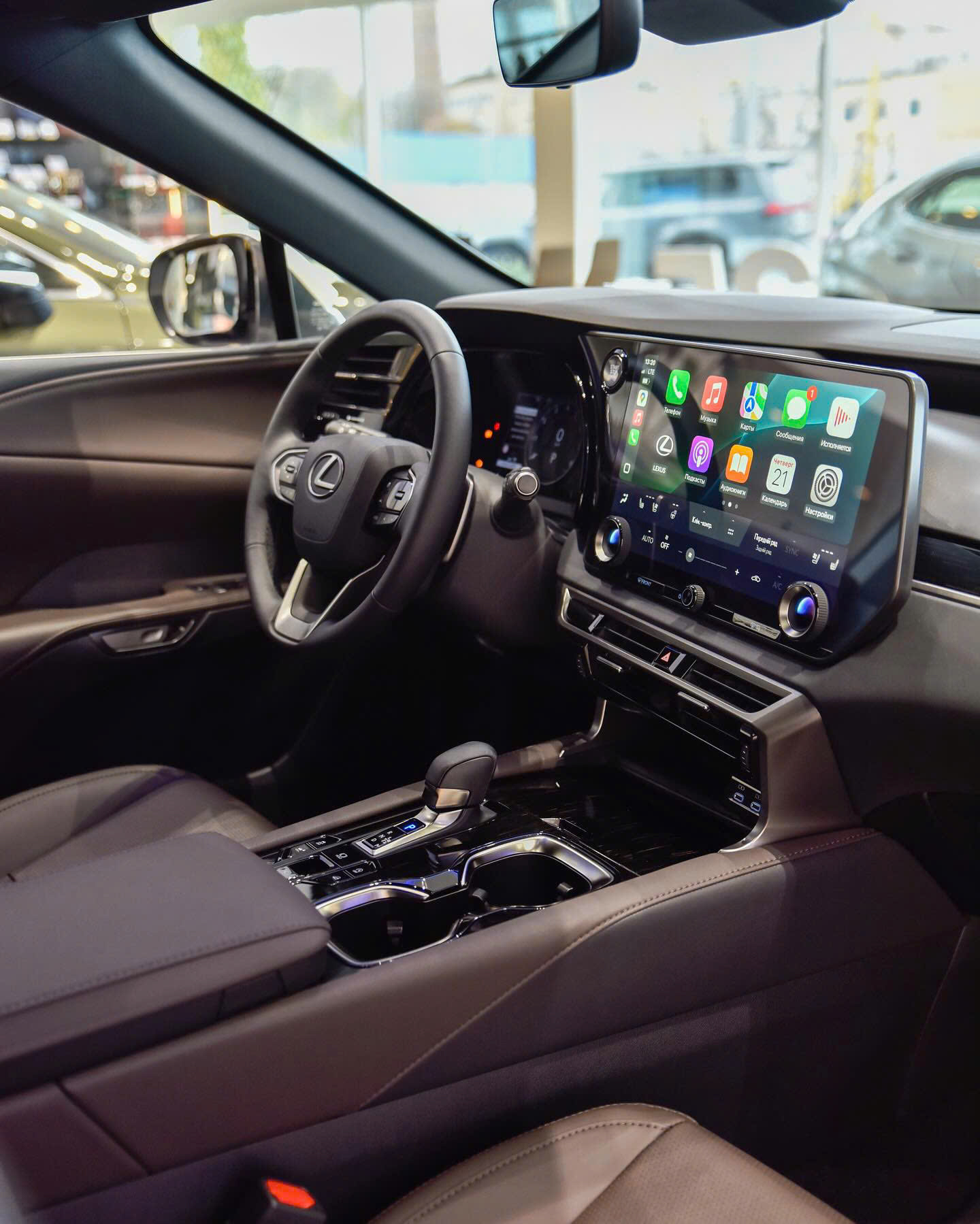 Khoang lái và nội thất Lexus RX 350h 2026