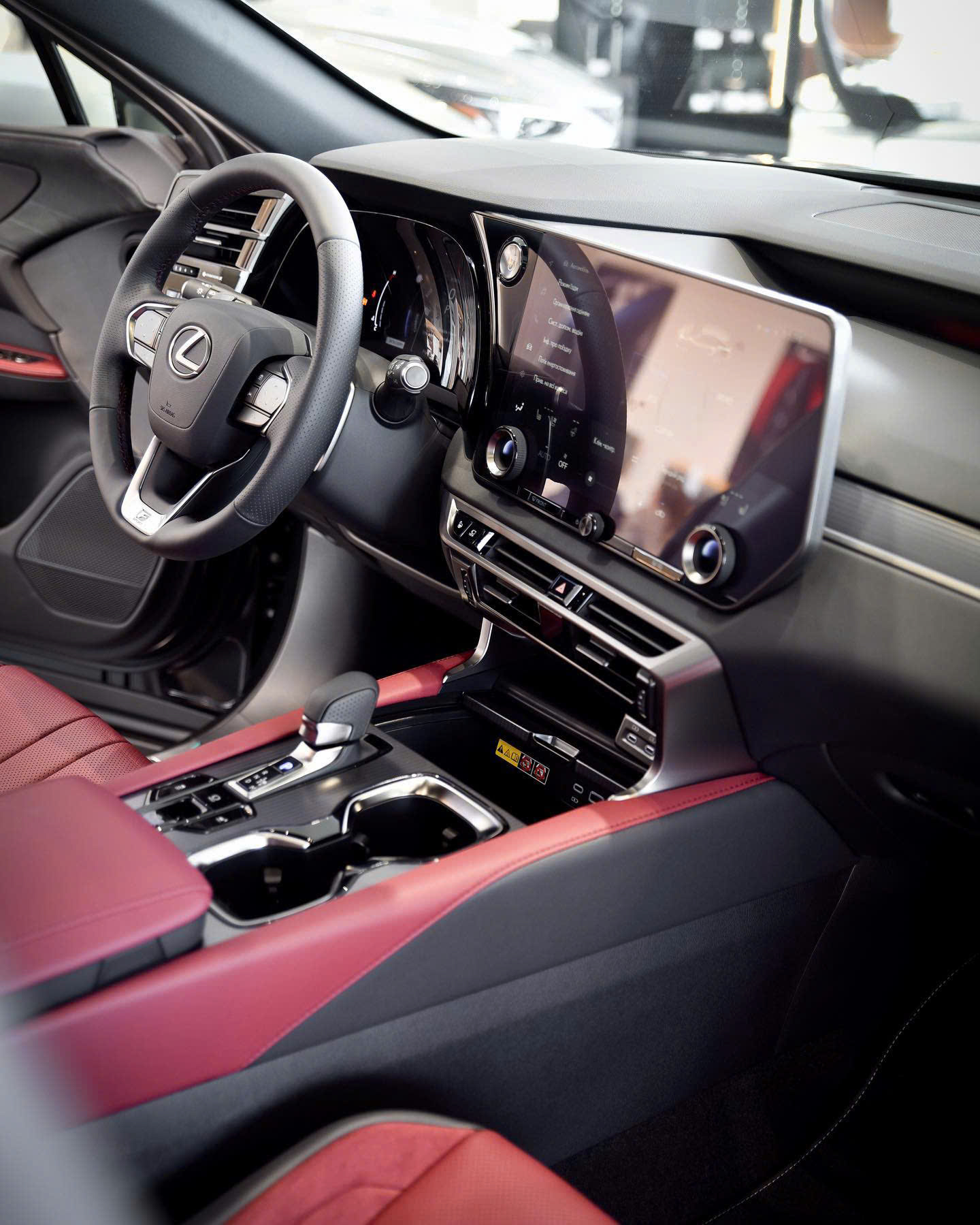 So Sánh Lexus RX 350h và RX 500h 2026: Khác Nhau Ở Đâu? 16 So Sánh Lexus RX 350h và RX 500h 2026: Khác Nhau Ở Đâu? Nội thất Lexus RX 500h F Sport Performance 2026