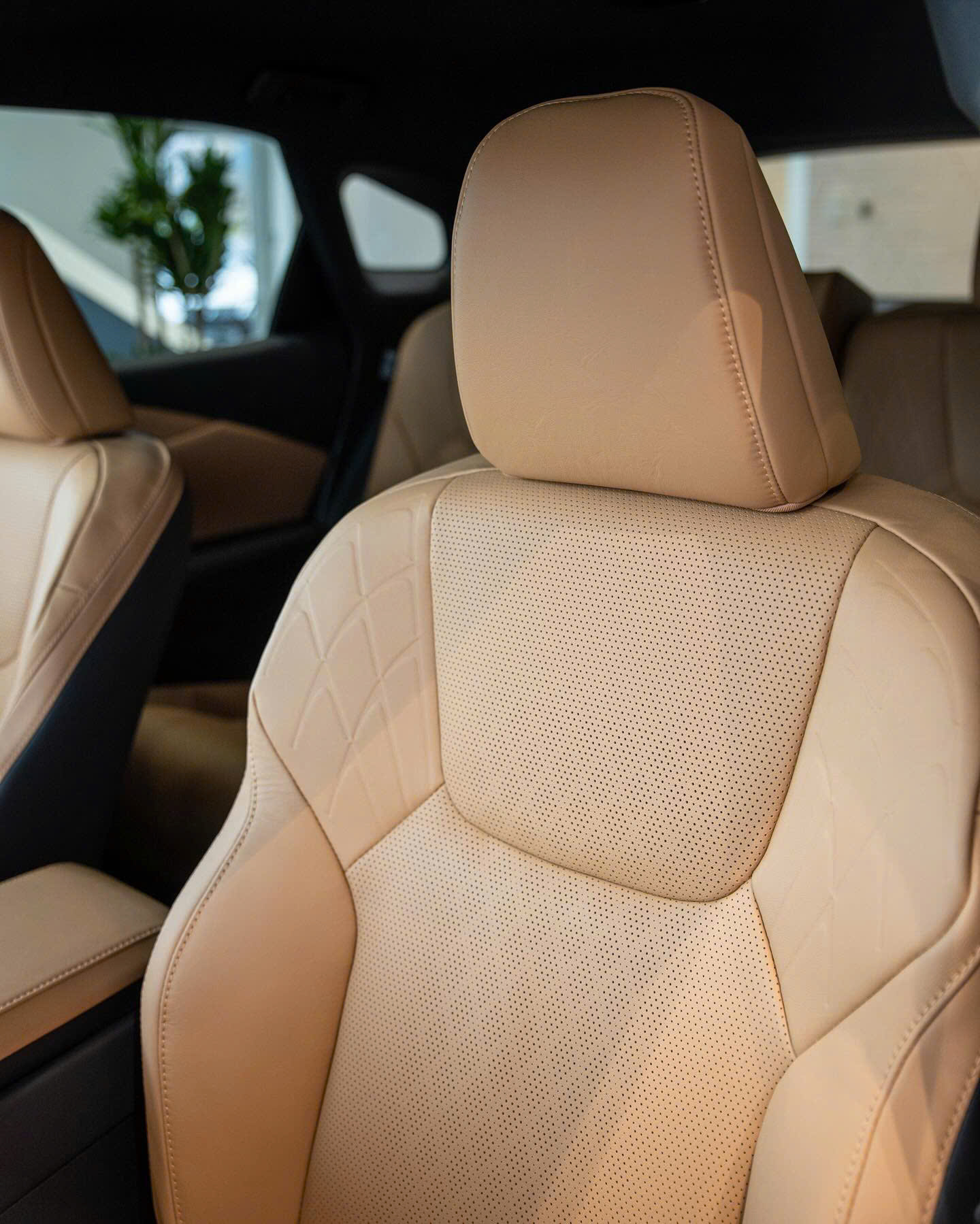 Ghế Lexus RX 350h Premium 2026 màu nâu sáng