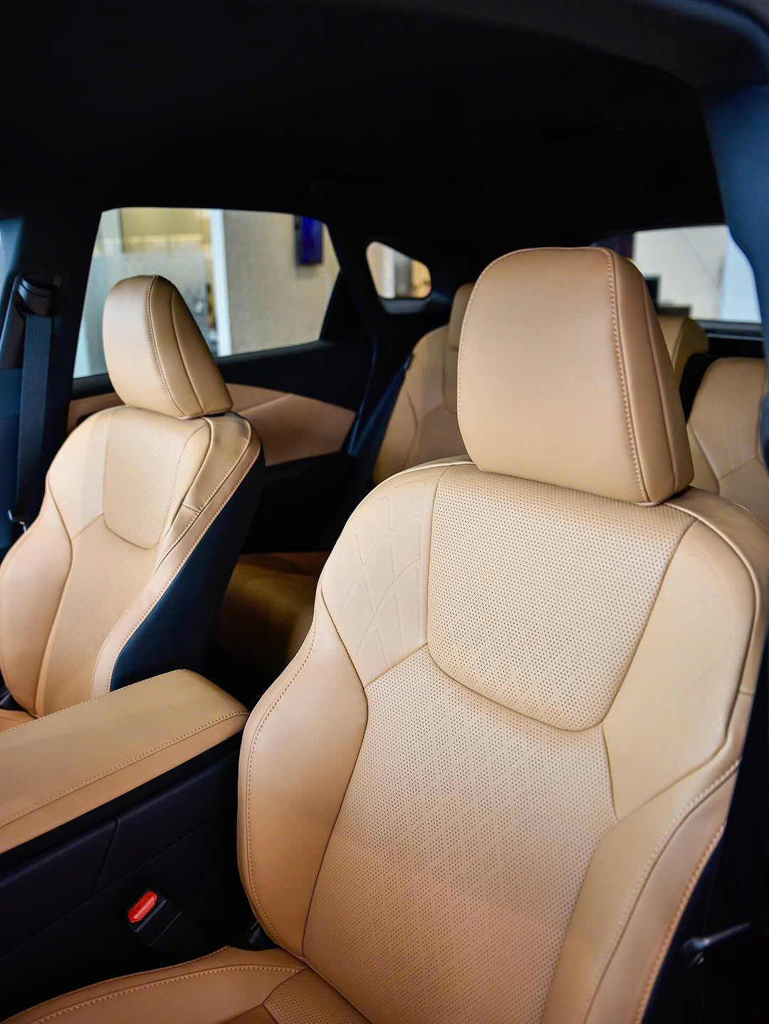 Hàng ghế trước Lexus RX 350h Premium 2026 thực tế