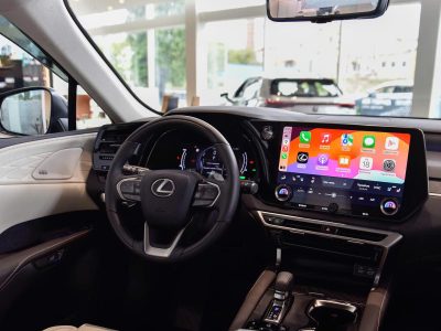 Khoang lái nội thất Lexus RX 350h Luxury 2026 màu sáng