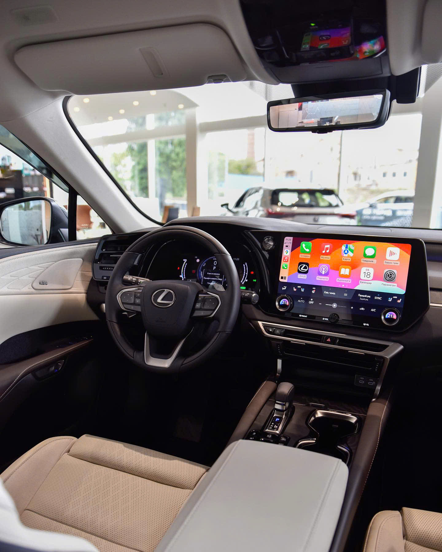 Khoang lái nội thất Lexus RX 350h Luxury 2026 màu sáng